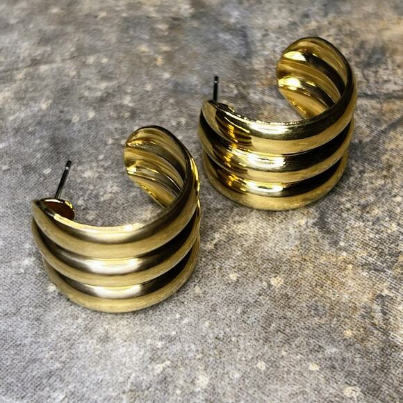 Vintage Chunky Wide Ridged Statement Huggie Hoop Earrings, Gold Tone (EUC) - Picture 2 of 5